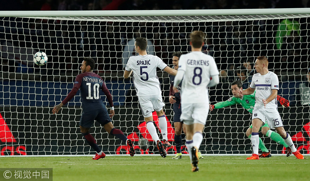  巴黎圣日耳曼主场大胜，巩固积分榜首位置  